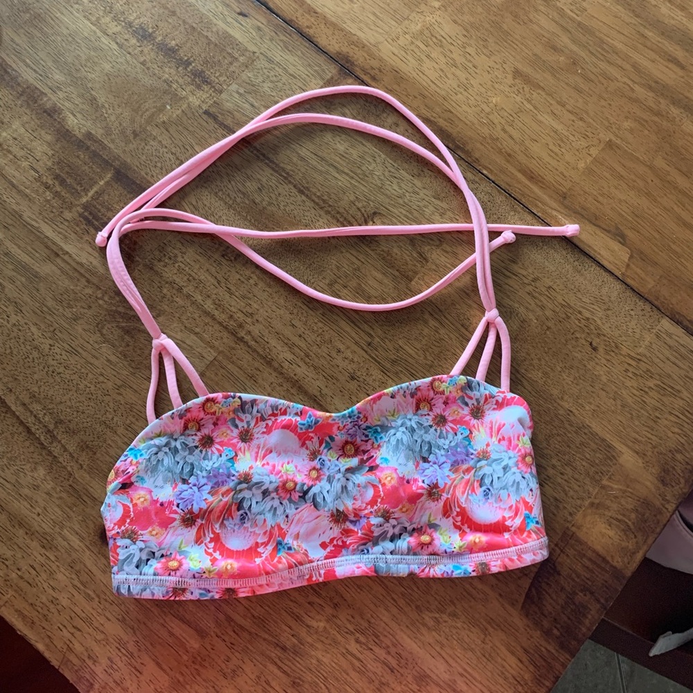 Lululemon sports bra or swim top